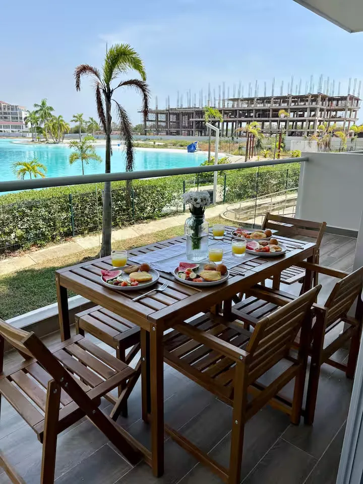 Foto 14 de Increíble apartamento frente a la laguna con jacuzzi privado en Baia Kristal